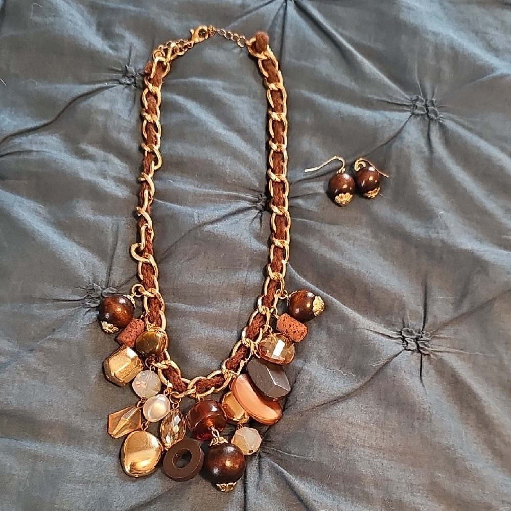 Elegant Gold and Brown Necklace and Earring Set